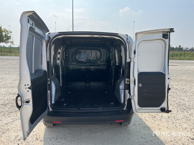2021 Fiat Doblo CARGO CH1 LOUNGE 1.6 MJET 120CV ... Van Truck - Väike kaubik: pilt 4 2021 Fiat Doblo CARGO CH1 LOUNGE 1.6 MJET 120CV ... Van Truck - Väike kaubik: pilt 4