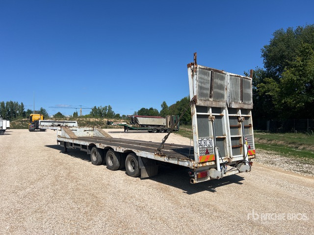 1977 Titan T32S3 Tri/A Semi-Remorque Porte-Engin ... Lowboy Trailer - Madal platvormpoolhaagis: pilt 4 1977 Titan T32S3 Tri/A Semi-Remorque Porte-Engin ... Lowboy Trailer - Madal platvormpoolhaagis: pilt 4