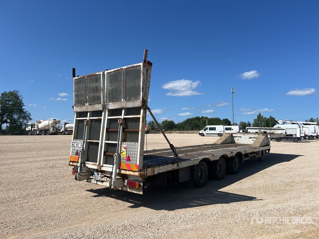 1977 Titan T32S3 Tri/A Semi-Remorque Porte-Engin ... Lowboy Trailer - Madal platvormpoolhaagis: pilt 3 1977 Titan T32S3 Tri/A Semi-Remorque Porte-Engin ... Lowboy Trailer - Madal platvormpoolhaagis: pilt 3