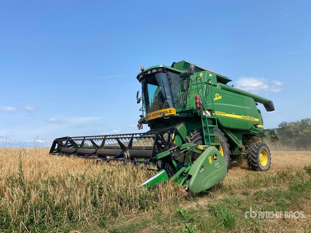 2004 John Deere 9660 WTS Hillmaster II with header and header trailer ... Combine Harvester - Kombain: pilt 2 2004 John Deere 9660 WTS Hillmaster II with header and header trailer ... Combine Harvester - Kombain: pilt 2