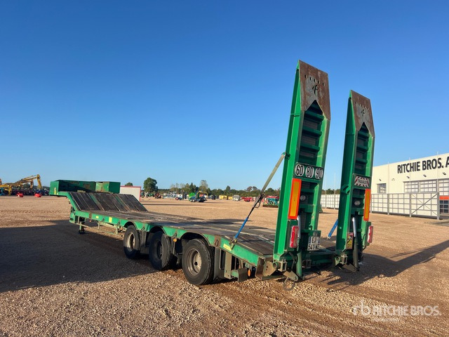 2006 ACTM S46315 Semi-Remorque Porte-Engins 3 Es ... Lowboy Trailer - Madal platvormpoolhaagis: pilt 4 2006 ACTM S46315 Semi-Remorque Porte-Engins 3 Es ... Lowboy Trailer - Madal platvormpoolhaagis: pilt 4
