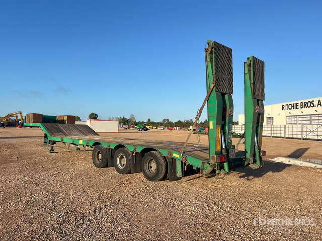 2007 ACTM S46315R Semi-Remorque Porte-Engins 3 Es ... Lowboy Trailer - Madal platvormpoolhaagis: pilt 3 2007 ACTM S46315R Semi-Remorque Porte-Engins 3 Es ... Lowboy Trailer - Madal platvormpoolhaagis: pilt 3