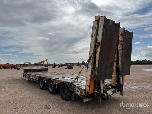 2007 Castera SRPE 53 Tri/A Semi-Remorque Porte-Engin ... Lowboy Trailer - Madal platvormpoolhaagis: pilt 4 2007 Castera SRPE 53 Tri/A Semi-Remorque Porte-Engin ... Lowboy Trailer - Madal platvormpoolhaagis: pilt 4