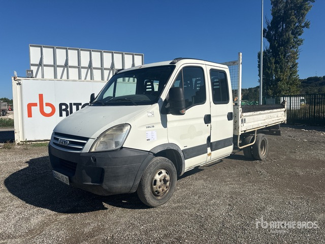 2007 Iveco 35C15 Crew Cab 4x2 Camion Benne Doubl ... S/A Dump Truck - Tarbesõiduk kallur, Meeskonnaauto: pilt 2 2007 Iveco 35C15 Crew Cab 4x2 Camion Benne Doubl ... S/A Dump Truck - Tarbesõiduk kallur, Meeskonnaauto: pilt 2