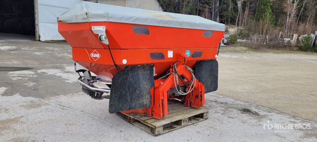 2008 Kuhn Axis 40.1 W 24.36 m 3-Point 3200 L Epandeur ... Fertilizer Spreader - Hooldusniiduk/ Multšer: pilt 2 2008 Kuhn Axis 40.1 W 24.36 m 3-Point 3200 L Epandeur ... Fertilizer Spreader - Hooldusniiduk/ Multšer: pilt 2