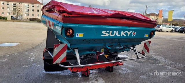 2008 Sulky X44 36 m 3-Point 3200 L Fertilizer Spreader - Hooldusniiduk/ Multšer: pilt 1 2008 Sulky X44 36 m 3-Point 3200 L Fertilizer Spreader - Hooldusniiduk/ Multšer: pilt 1