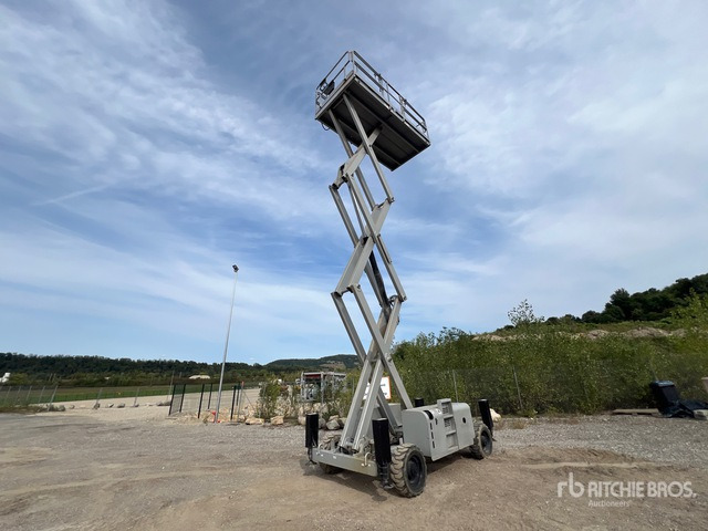 2009 Haulotte H12SX 4x4 Diesel Nacelle Ciseau Scissor Lift - Käärlift: pilt 3 2009 Haulotte H12SX 4x4 Diesel Nacelle Ciseau Scissor Lift - Käärlift: pilt 3