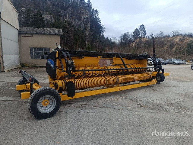 2010 New Holland Pick Up Ensileuse 5M20 Forage Harvester Pickup Header - Hooldusniiduk/ Multšer: pilt 2 2010 New Holland Pick Up Ensileuse 5M20 Forage Harvester Pickup Header - Hooldusniiduk/ Multšer: pilt 2