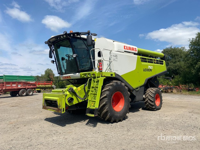 2018 Claas Lexion 750 with header and header trailer Combine Harvester - Hooldusniiduk/ Multšer: pilt 1 2018 Claas Lexion 750 with header and header trailer Combine Harvester - Hooldusniiduk/ Multšer: pilt 1