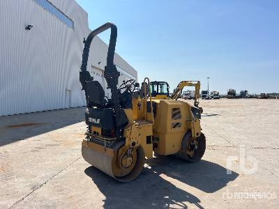 CAT CB24 Compacteur Vibrant Tandem - Teerull: pilt 3 CAT CB24 Compacteur Vibrant Tandem - Teerull: pilt 3