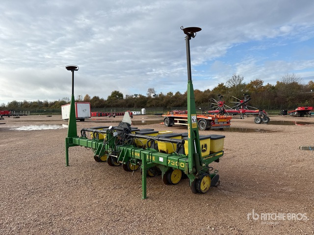 John Deere 7300 Max Emerge 2 Planter - Külvimasin: pilt 2 John Deere 7300 Max Emerge 2 Planter - Külvimasin: pilt 2