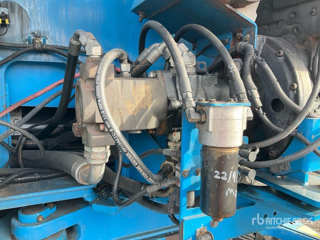 2010 Genie Z135/70 4WD Diesel Articulating Boom Lift - Liigendpoom: pilt 5 2010 Genie Z135/70 4WD Diesel Articulating Boom Lift - Liigendpoom: pilt 5