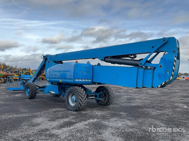 2010 Genie Z135/70 4WD Diesel Articulating Boom Lift - Liigendpoom: pilt 4 2010 Genie Z135/70 4WD Diesel Articulating Boom Lift - Liigendpoom: pilt 4