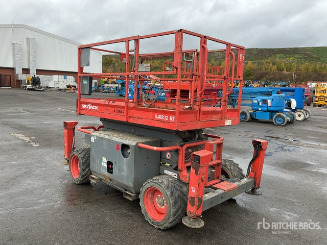 2016 Skyjack SJ6832 RT 4x4 Diesel Scissor Lift - Käärlift: pilt 4 2016 Skyjack SJ6832 RT 4x4 Diesel Scissor Lift - Käärlift: pilt 4