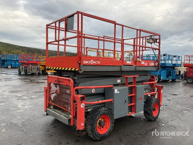 2016 Skyjack SJ8841 4x4 Diesel (Inoperable) Scissor Lift - Käärlift: pilt 4 2016 Skyjack SJ8841 4x4 Diesel (Inoperable) Scissor Lift - Käärlift: pilt 4