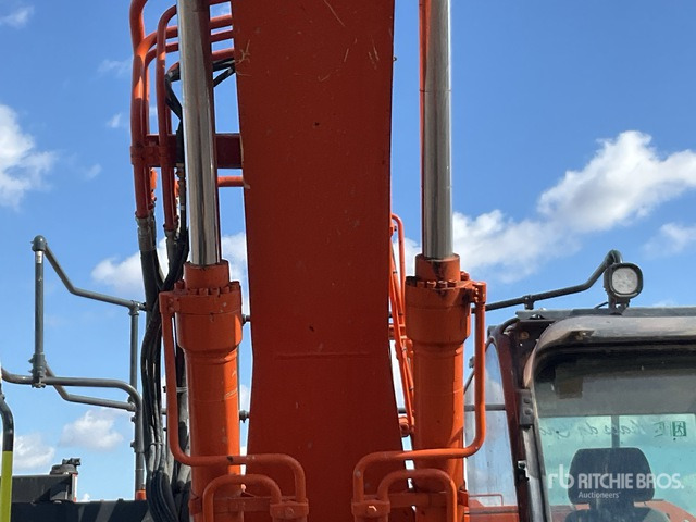 Lintekskavaator 2021 Hitachi ZX225USLC-6 Tracked Excavator: pilt 6