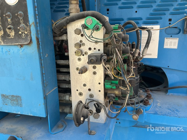Teleskooppoom 2006 Genie S85 4WD Diesel Telescopic Boom Lift: pilt 6