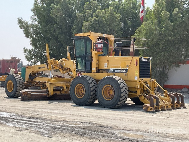 2010 Komatsu GD825A-2 Motor Grader - Teehöövel: pilt 3 2010 Komatsu GD825A-2 Motor Grader - Teehöövel: pilt 3