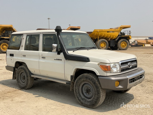 2011 Toyota Land Cruiser LX 76R 4x4 SUV - Maastur: pilt 2 2011 Toyota Land Cruiser LX 76R 4x4 SUV - Maastur: pilt 2