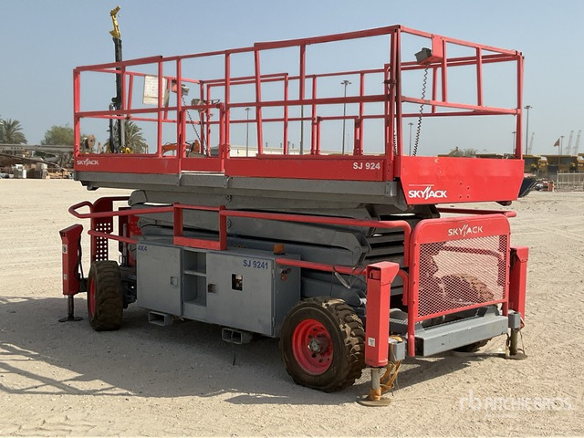 2012 Skyjack SJ9241 4x4 Diesel Scissor Lift - Käärlift: pilt 4 2012 Skyjack SJ9241 4x4 Diesel Scissor Lift - Käärlift: pilt 4
