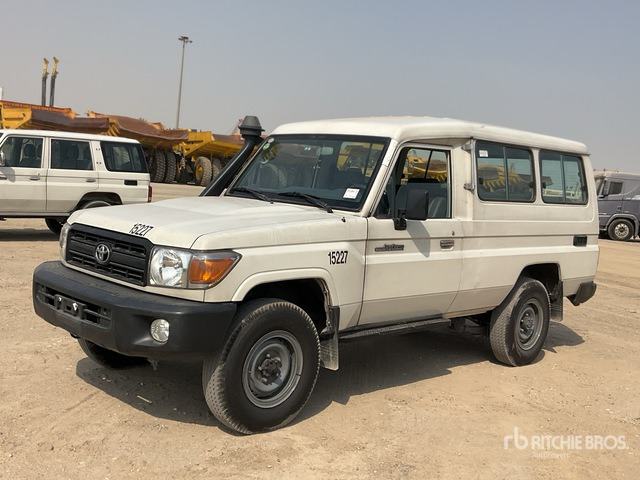 2013 Toyota Land Cruiser 78L 4x4 SUV - Maastur: pilt 2 2013 Toyota Land Cruiser 78L 4x4 SUV - Maastur: pilt 2