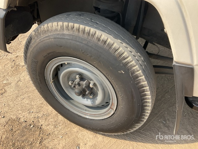 2013 Toyota Land Cruiser 78L 4x4 SUV - Maastur: pilt 5 2013 Toyota Land Cruiser 78L 4x4 SUV - Maastur: pilt 5