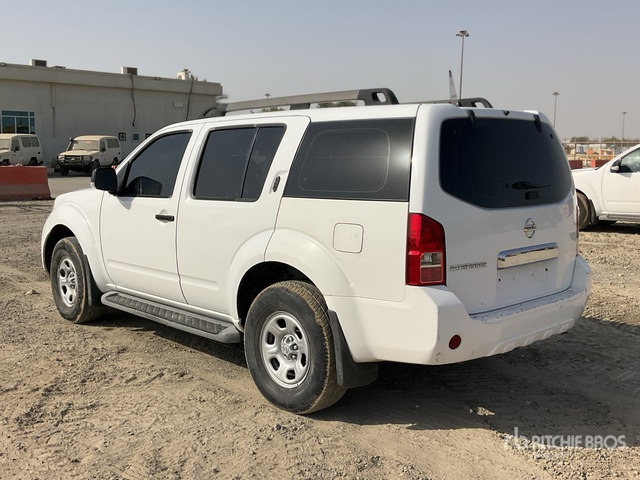 2014 Nissan Pathfinder 4WD SUV - Maastur: pilt 3 2014 Nissan Pathfinder 4WD SUV - Maastur: pilt 3