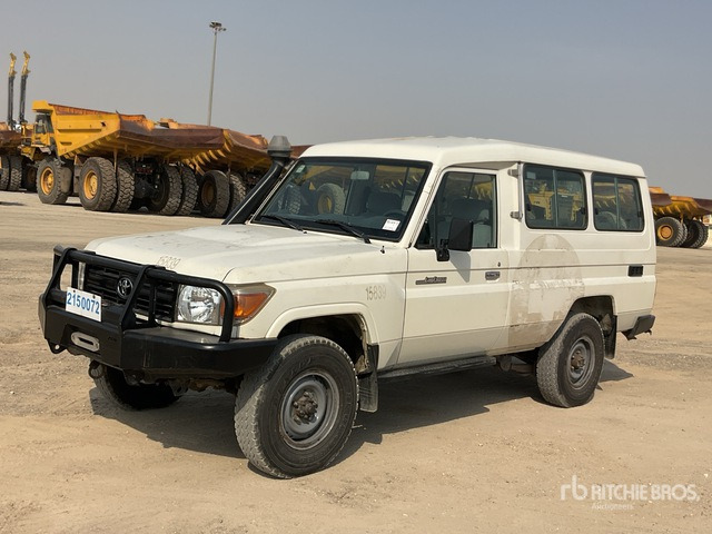 2014 Toyota Land Cruiser 78L 4x4 SUV - Maastur: pilt 1 2014 Toyota Land Cruiser 78L 4x4 SUV - Maastur: pilt 1