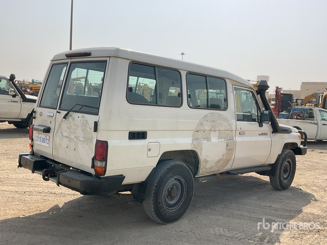 2014 Toyota Land Cruiser 78L 4x4 SUV - Maastur: pilt 3 2014 Toyota Land Cruiser 78L 4x4 SUV - Maastur: pilt 3