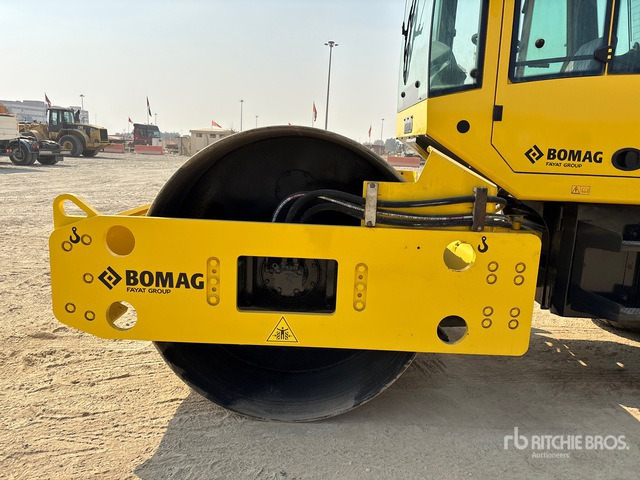 2015 Bomag BW211D-40 Smooth Drum Compactor - Tihendaja: pilt 4 2015 Bomag BW211D-40 Smooth Drum Compactor - Tihendaja: pilt 4