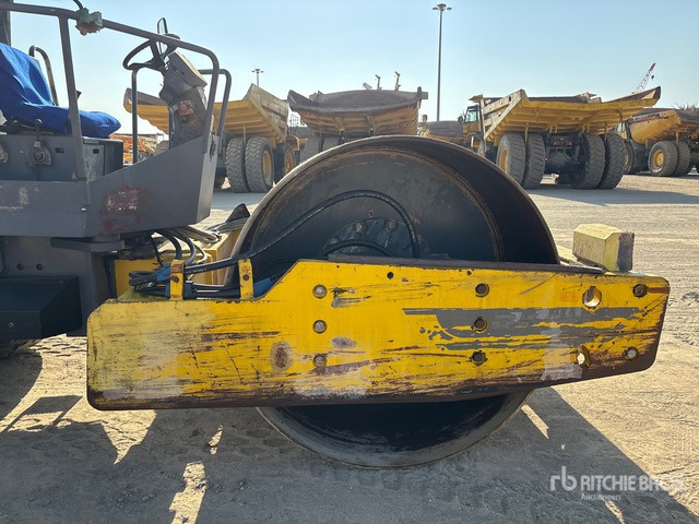 2016 Dynapac CA250D Smooth Drum Compactor - Tihendaja: pilt 4 2016 Dynapac CA250D Smooth Drum Compactor - Tihendaja: pilt 4