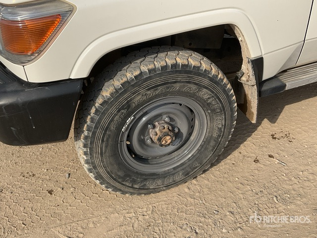 2016 Toyota Land Cruiser 79L 4x4 Crew Cab Pickup - Hooldusniiduk/ Multšer: pilt 5 2016 Toyota Land Cruiser 79L 4x4 Crew Cab Pickup - Hooldusniiduk/ Multšer: pilt 5