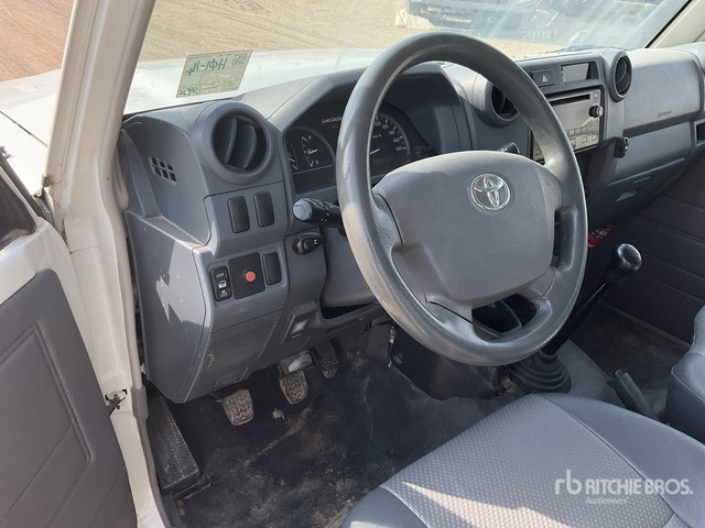 2016 Toyota Landcruiser 79L 4x4 Crew Cab Pickup - Hooldusniiduk/ Multšer: pilt 5 2016 Toyota Landcruiser 79L 4x4 Crew Cab Pickup - Hooldusniiduk/ Multšer: pilt 5