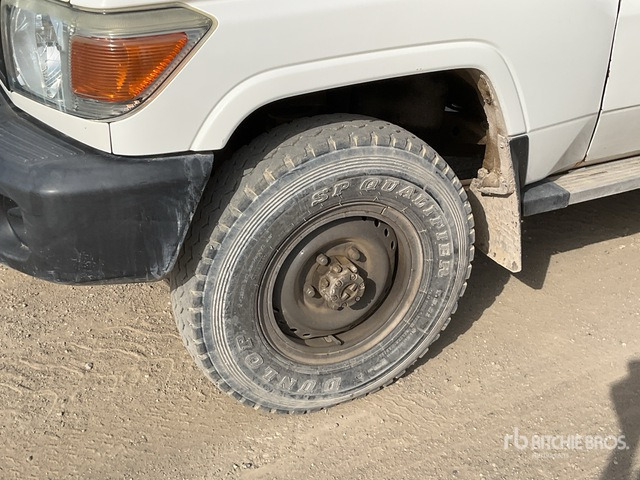 Maastur 2018 Toyota Land Cruiser 76L 4x4 SUV: pilt 6