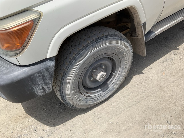 Maastur 2018 Toyota Land Cruiser 76L 4x4 SUV: pilt 6