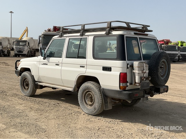 2018 Toyota Land Cruiser 76L 4x4 SUV - Maastur: pilt 3 2018 Toyota Land Cruiser 76L 4x4 SUV - Maastur: pilt 3