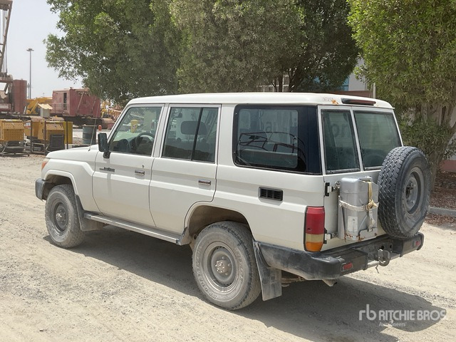 2018 Toyota Land Cruiser 76L 4x4 SUV - Maastur: pilt 4 2018 Toyota Land Cruiser 76L 4x4 SUV - Maastur: pilt 4