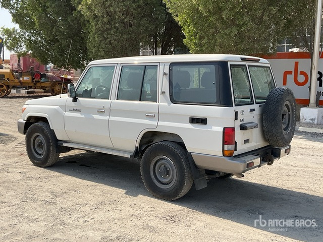 2018 Toyota Land Cruiser LX 76L 4x4 SUV - Maastur: pilt 4 2018 Toyota Land Cruiser LX 76L 4x4 SUV - Maastur: pilt 4