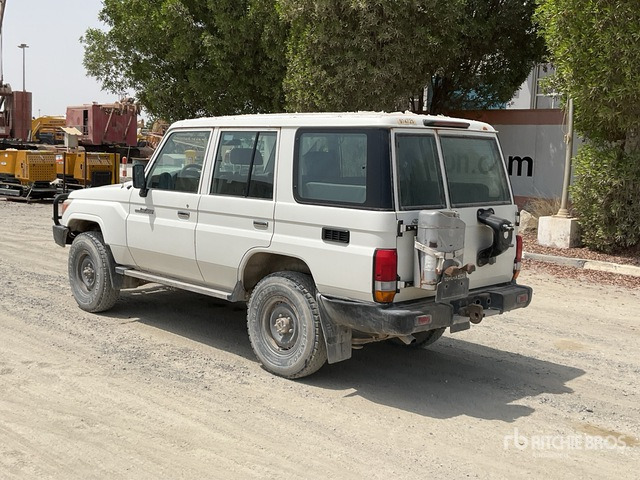 2019 Toyota Land Cruiser 76L 4x4 SUV - Maastur: pilt 3 2019 Toyota Land Cruiser 76L 4x4 SUV - Maastur: pilt 3