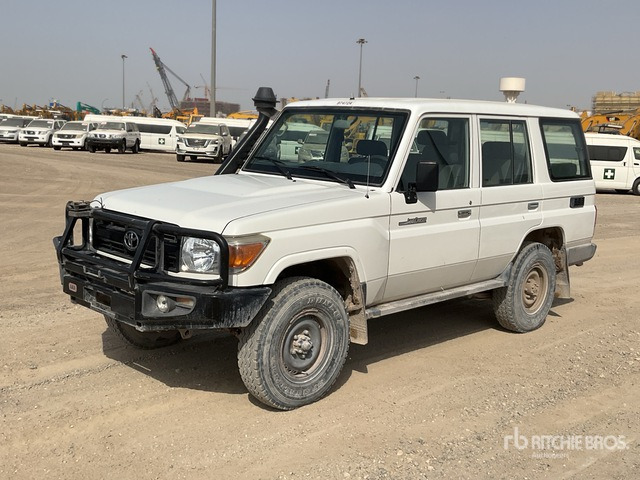 2019 Toyota Land Cruiser 76L 4x4 SUV - Maastur: pilt 2 2019 Toyota Land Cruiser 76L 4x4 SUV - Maastur: pilt 2