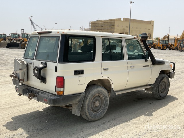 2019 Toyota Land Cruiser 76L 4x4 SUV - Maastur: pilt 3 2019 Toyota Land Cruiser 76L 4x4 SUV - Maastur: pilt 3