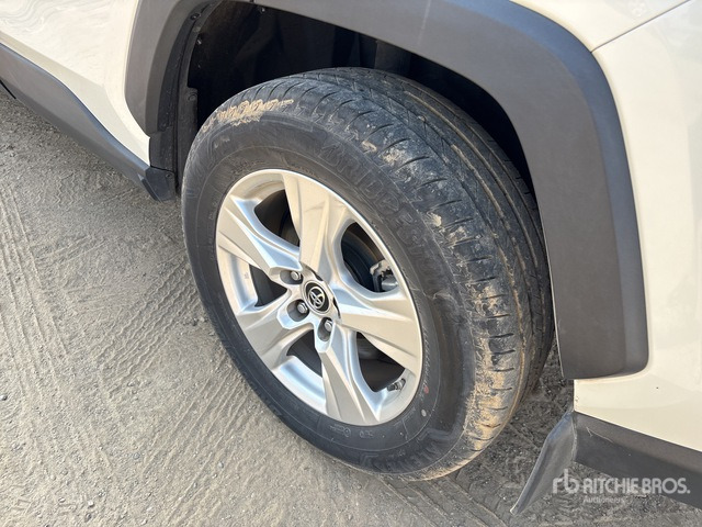 Maastur 2019 Toyota RAV4 4WD SUV: pilt 6