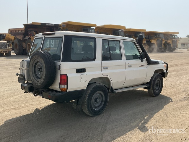2021 Toyota Land Cruiser 76L 4x4 SUV - Maastur: pilt 4 2021 Toyota Land Cruiser 76L 4x4 SUV - Maastur: pilt 4