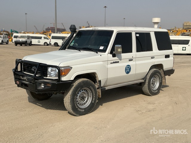 2021 Toyota Land Cruiser 76L 4x4 SUV - Maastur: pilt 2 2021 Toyota Land Cruiser 76L 4x4 SUV - Maastur: pilt 2