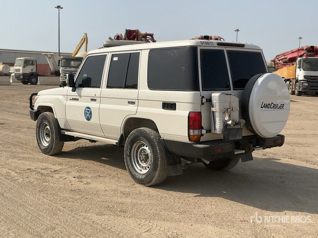 2021 Toyota Land Cruiser 76L 4x4 SUV - Maastur: pilt 3 2021 Toyota Land Cruiser 76L 4x4 SUV - Maastur: pilt 3