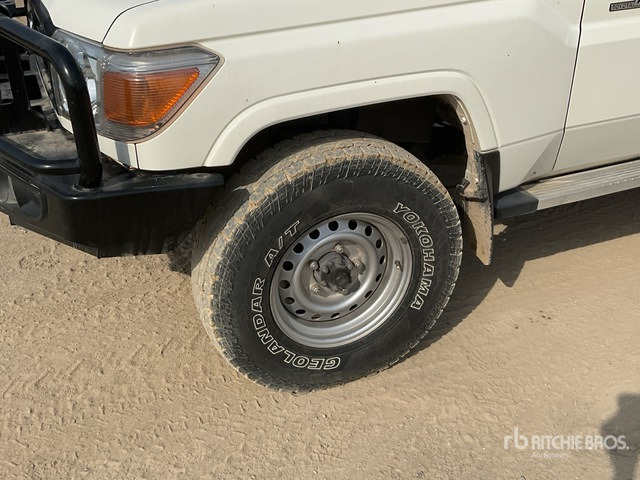 2021 Toyota Land Cruiser 76L 4x4 SUV - Maastur: pilt 5 2021 Toyota Land Cruiser 76L 4x4 SUV - Maastur: pilt 5