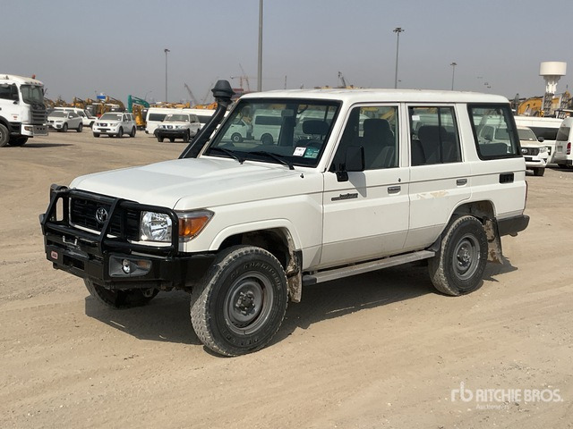 2021 Toyota Land Cruiser 76L 4x4 SUV - Maastur: pilt 2 2021 Toyota Land Cruiser 76L 4x4 SUV - Maastur: pilt 2