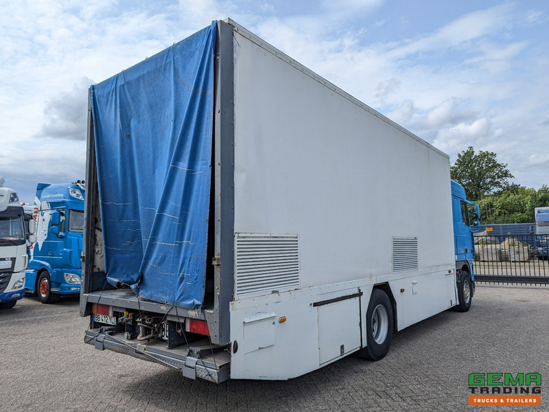 DAF XF95.430 4x2 Spacecab Euro2 - Retarder - Geslotenbak 7.7m - Handgeschakeld - Vangmuil - Kasti veoauto: pilt 3 DAF XF95.430 4x2 Spacecab Euro2 - Retarder - Geslotenbak 7.7m - Handgeschakeld - Vangmuil - Kasti veoauto: pilt 3