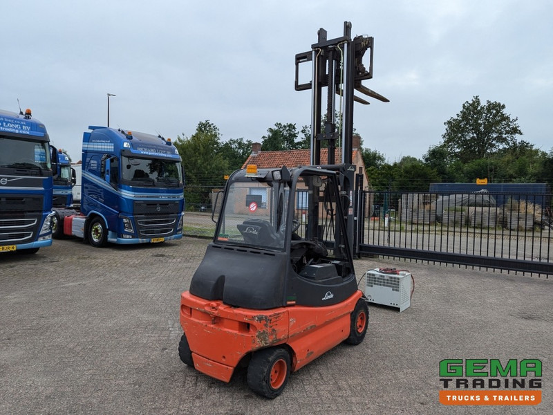 Linde E30 02 - 4058 uur - Duplex Mast - Volrubber Banden - Eurotron 80V-80A Oplader (M34) - Elektritõstuk: pilt 3 Linde E30 02 - 4058 uur - Duplex Mast - Volrubber Banden - Eurotron 80V-80A Oplader (M34) - Elektritõstuk: pilt 3