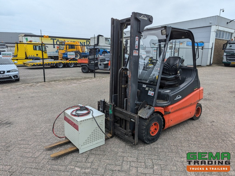 Linde E30 02 - 4058 uur - Duplex Mast - Volrubber Banden - Eurotron 80V-80A Oplader (M34) - Elektritõstuk: pilt 1 Linde E30 02 - 4058 uur - Duplex Mast - Volrubber Banden - Eurotron 80V-80A Oplader (M34) - Elektritõstuk: pilt 1
